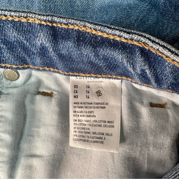 American Eagle Mom Jean Shorts Distressed Ripped Denim Size 14 - Picture 8 of 8